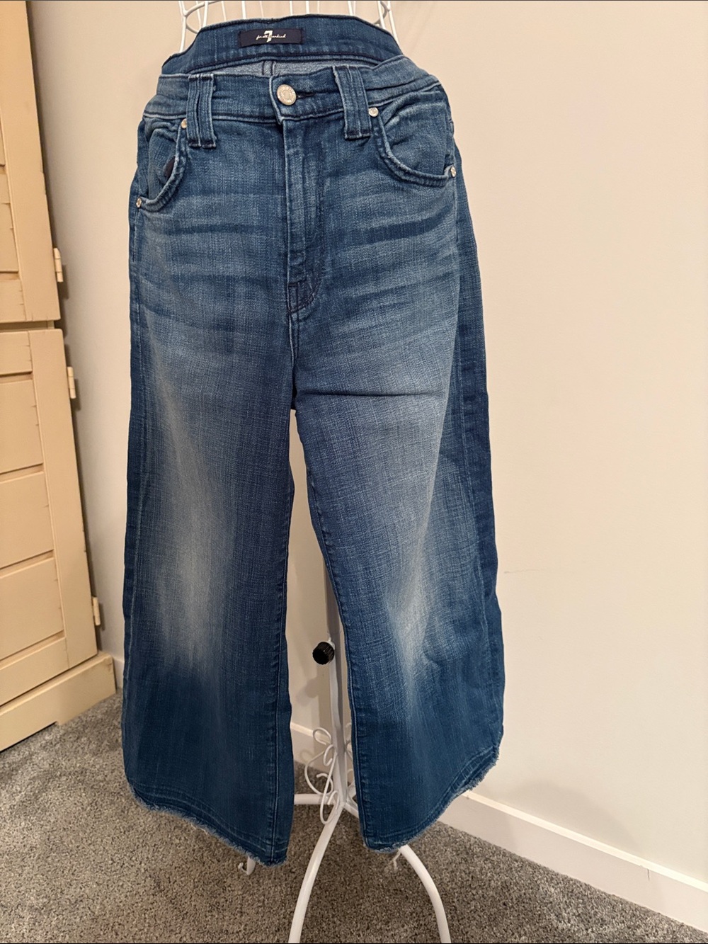 7 For All Mankind Wide Leg Women’s cropped Jeans - Faded Blue